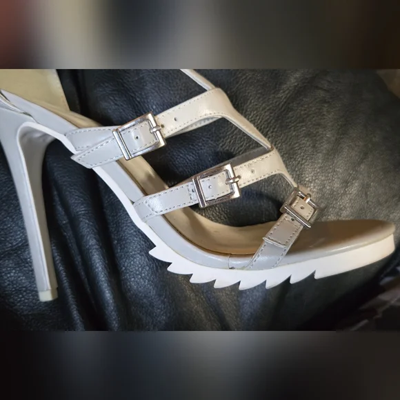 Beau & Ashe sporty gladiator gray & white heels STUNNING  Sz7.5 - Picture 9 of 10
